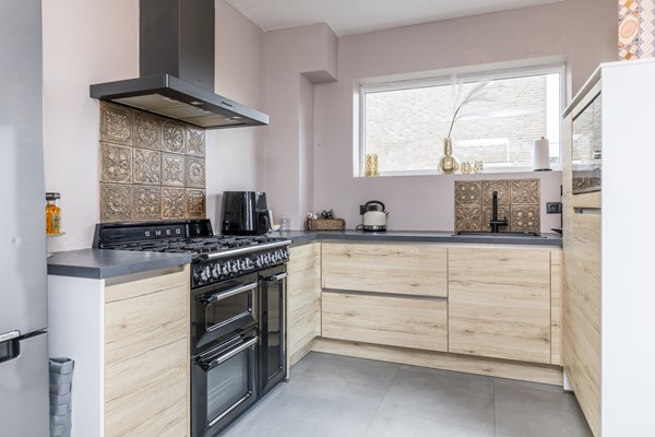 Foto - Te koop: Instapklare gemoderniseerde twee- onder- één kap woning uit 1969 met 144m2 wonen op een perceel van 391 m2 met een energielabel A in Simpelveld